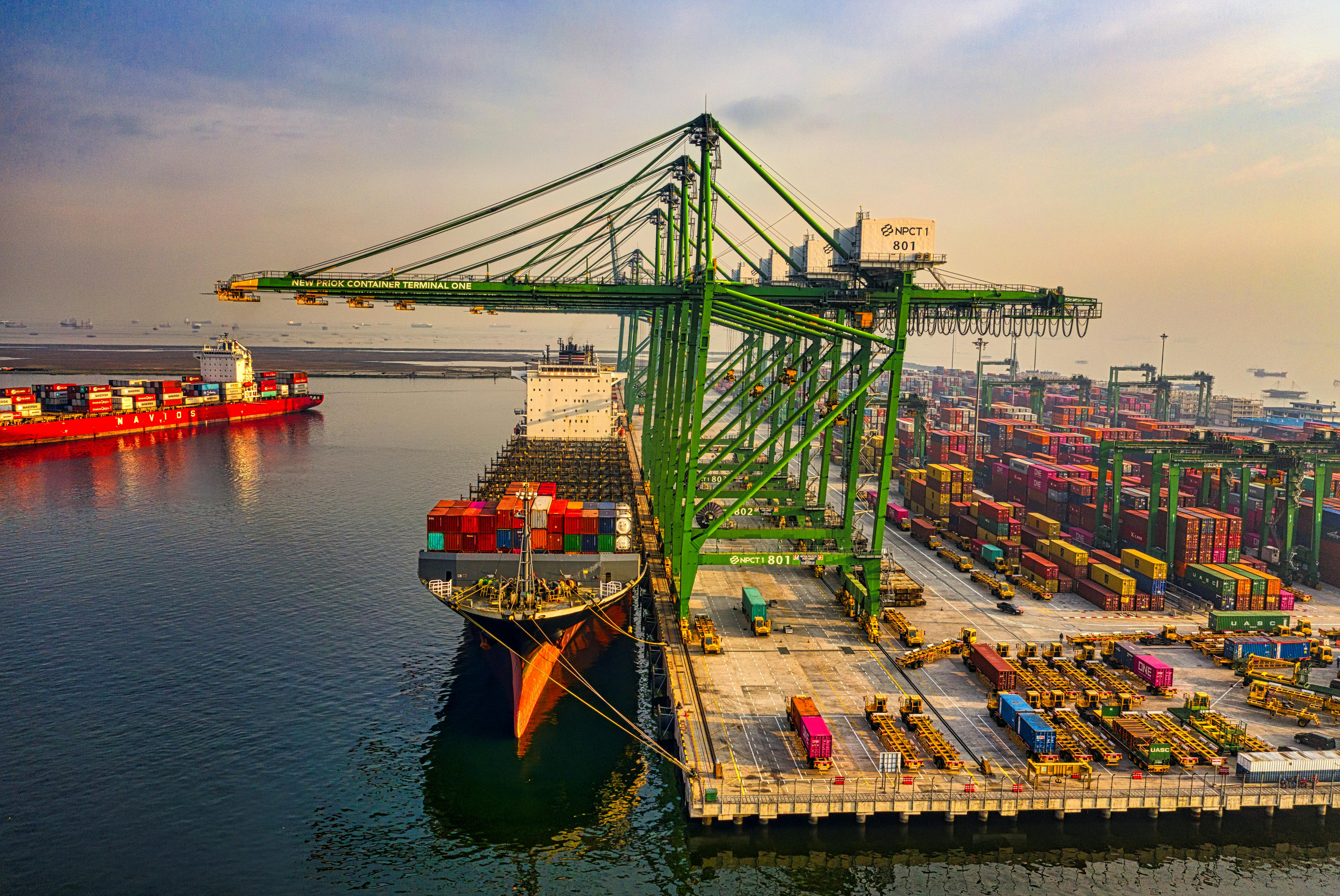 International shipping port operations